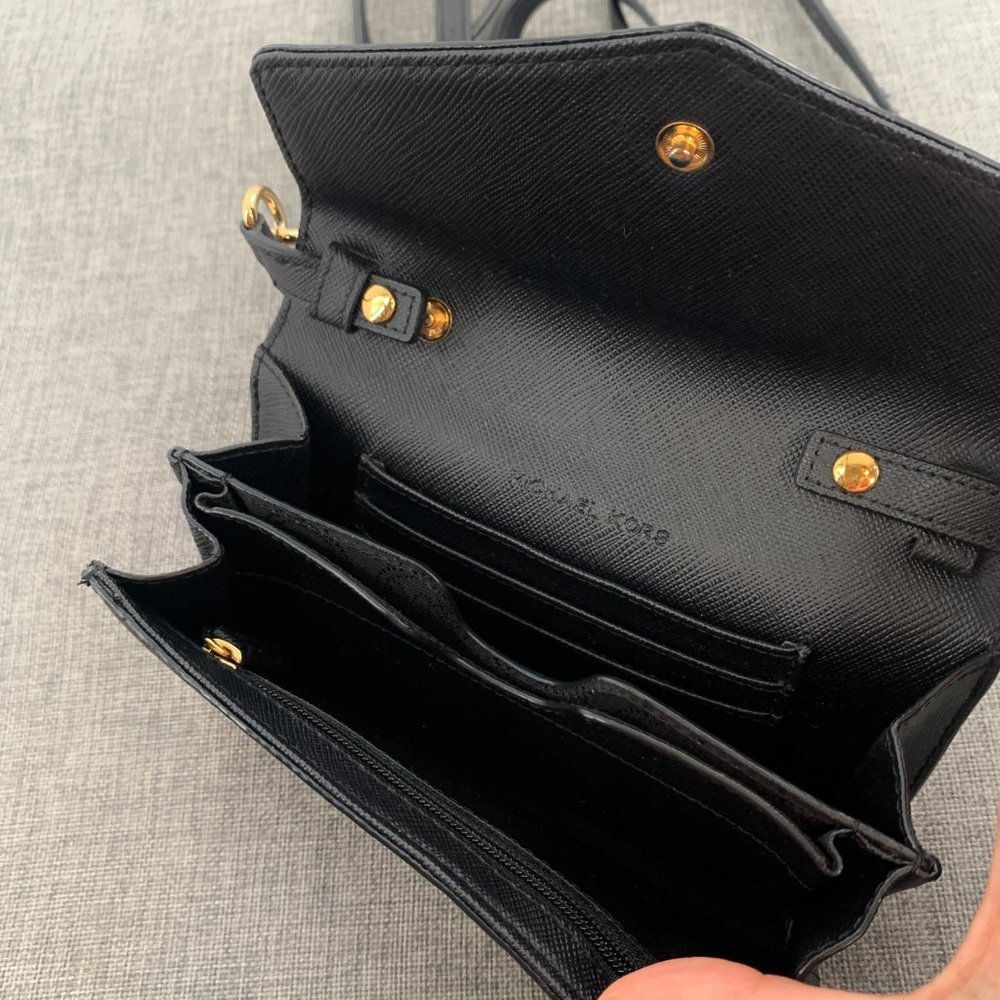 New Michael Michael Kors Black Saffiano Cross bag Pockets Gold Shoulder Strap - Picture 10 of 11